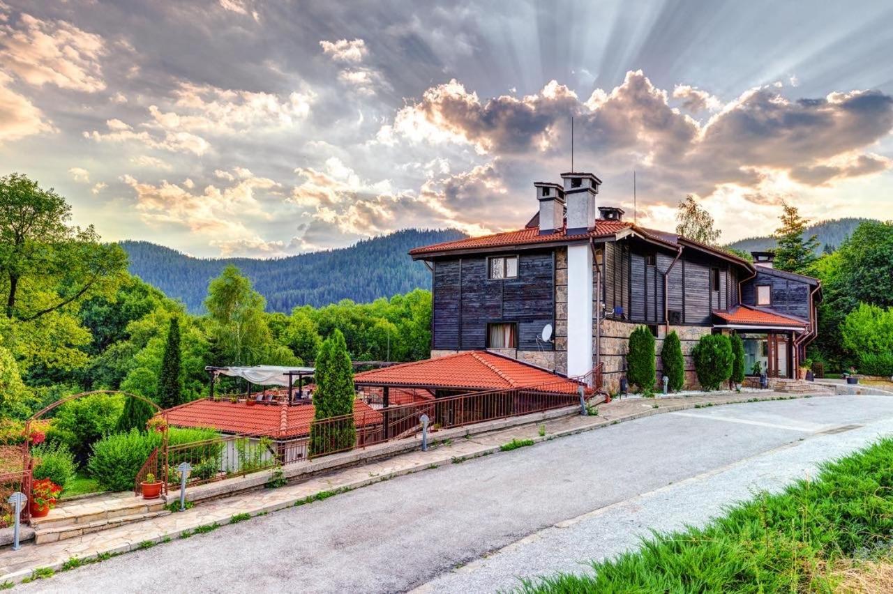 Hotel Smilen Smoljan Esterno foto